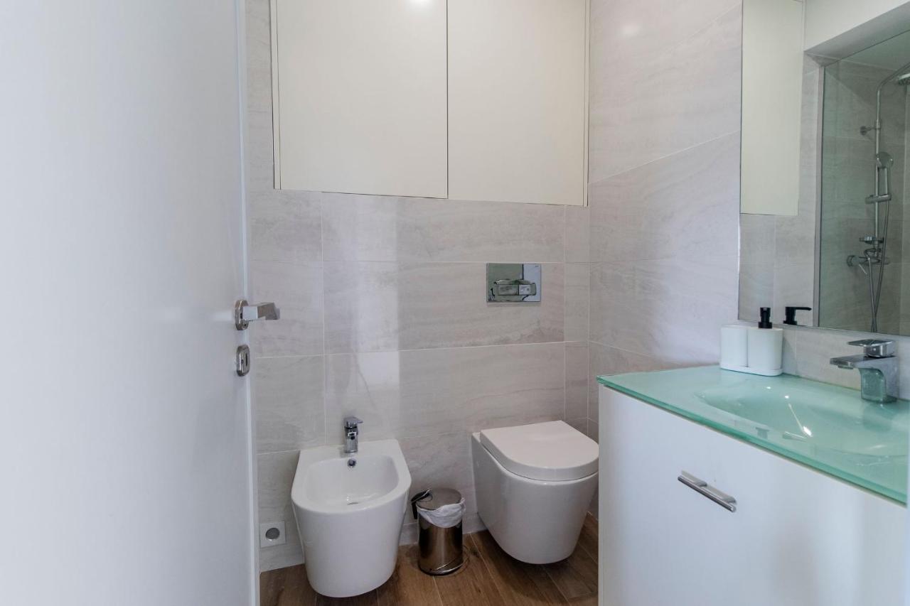 Downtown 1Br Apartment W/ Balcony By Lovelystay Porto Ngoại thất bức ảnh