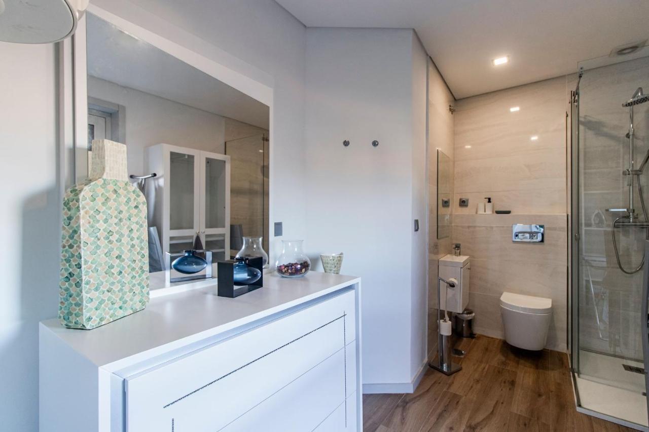 Downtown 1Br Apartment W/ Balcony By Lovelystay Porto Ngoại thất bức ảnh