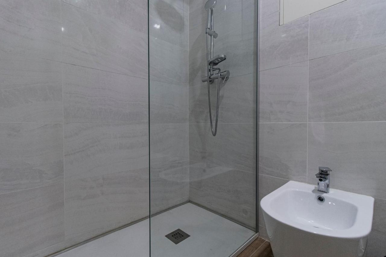 Downtown 1Br Apartment W/ Balcony By Lovelystay Porto Ngoại thất bức ảnh